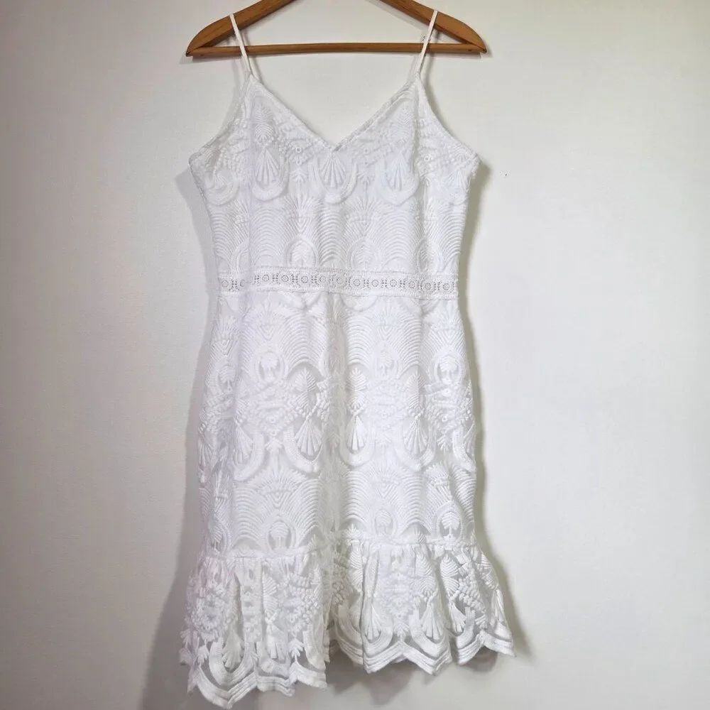 EUC EILLY BAZAR WHITE LACED V NECK SPAGHETTI STRAP DRESS LINED SIZE LARGE